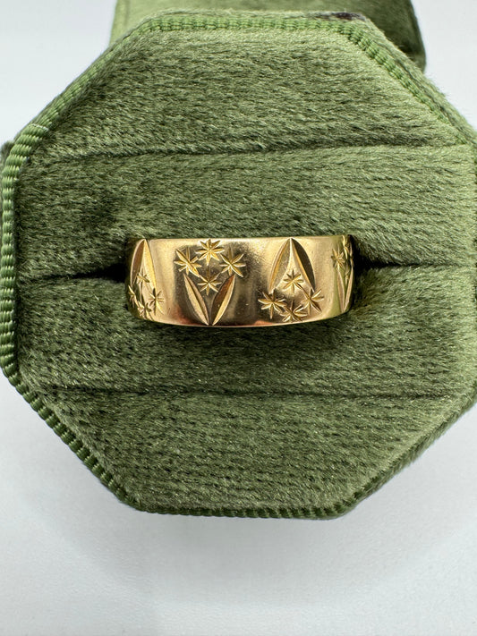 9ct gold patterned band