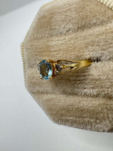 9ct gold topaz and diamond ring