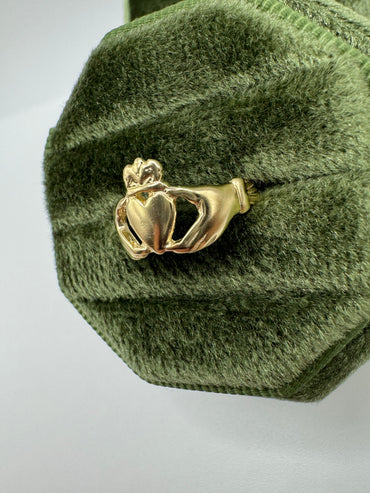 9ct gold claddagh ring