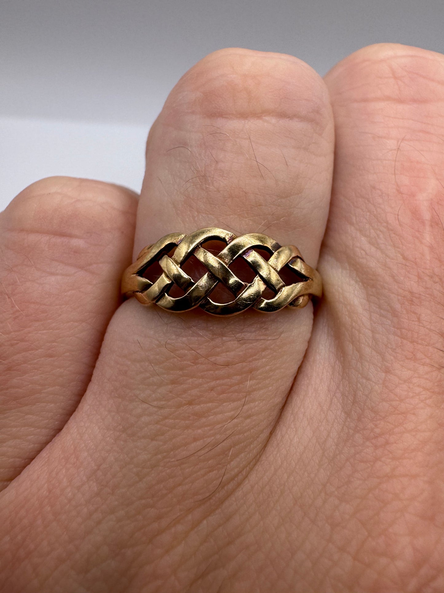 9ct gold Celtic knot ring