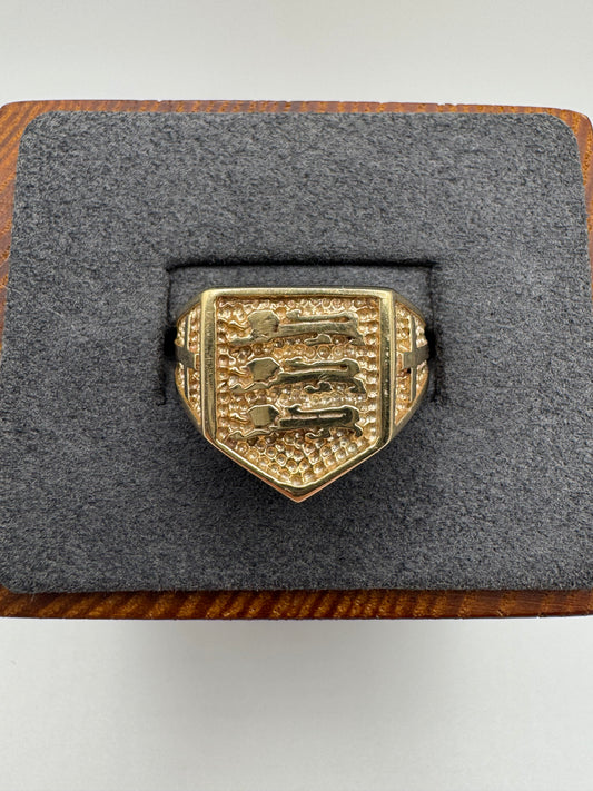 Heavy 9ct gold England 3 Lions ring
