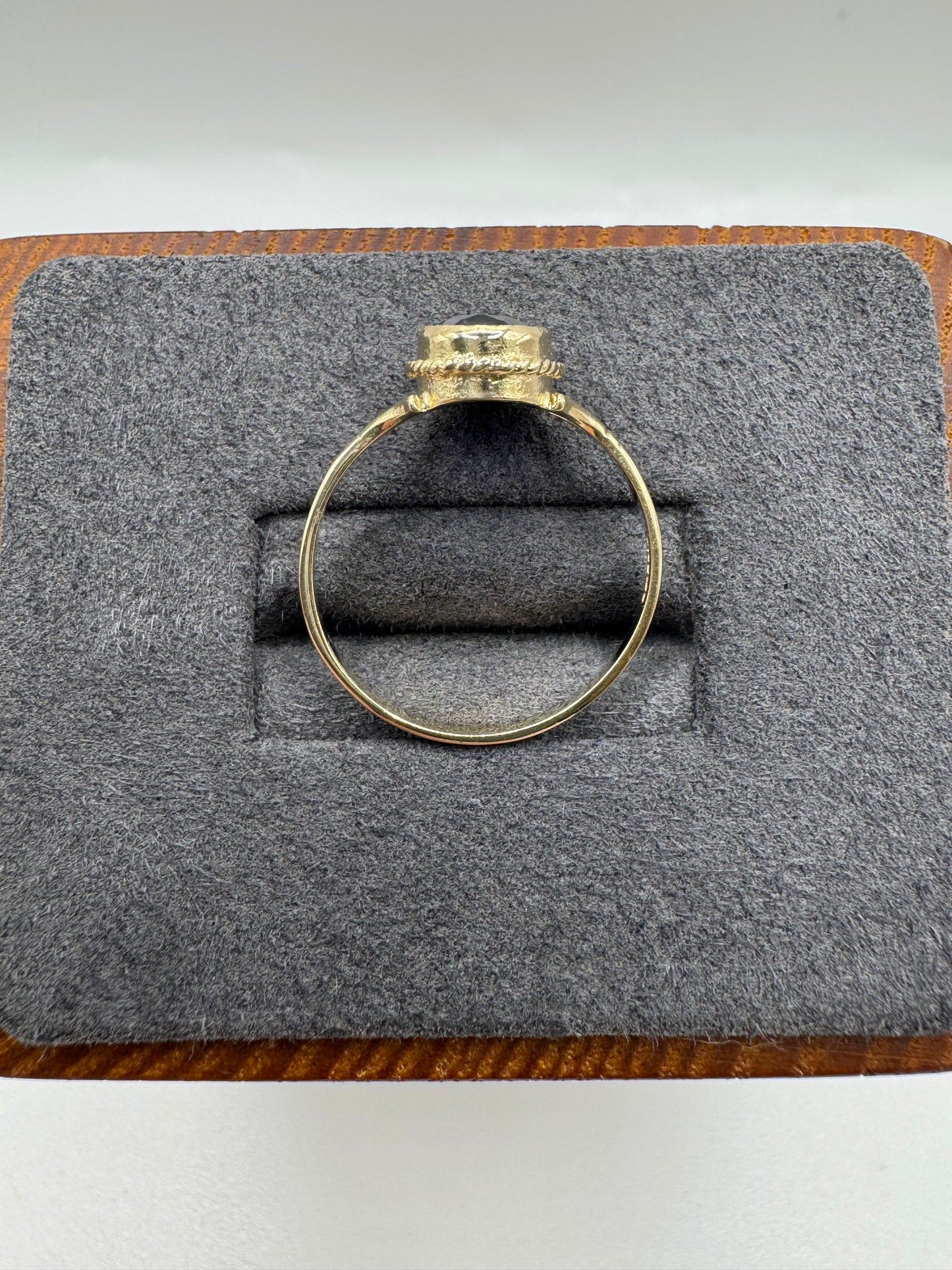 9ct gold iolite ring