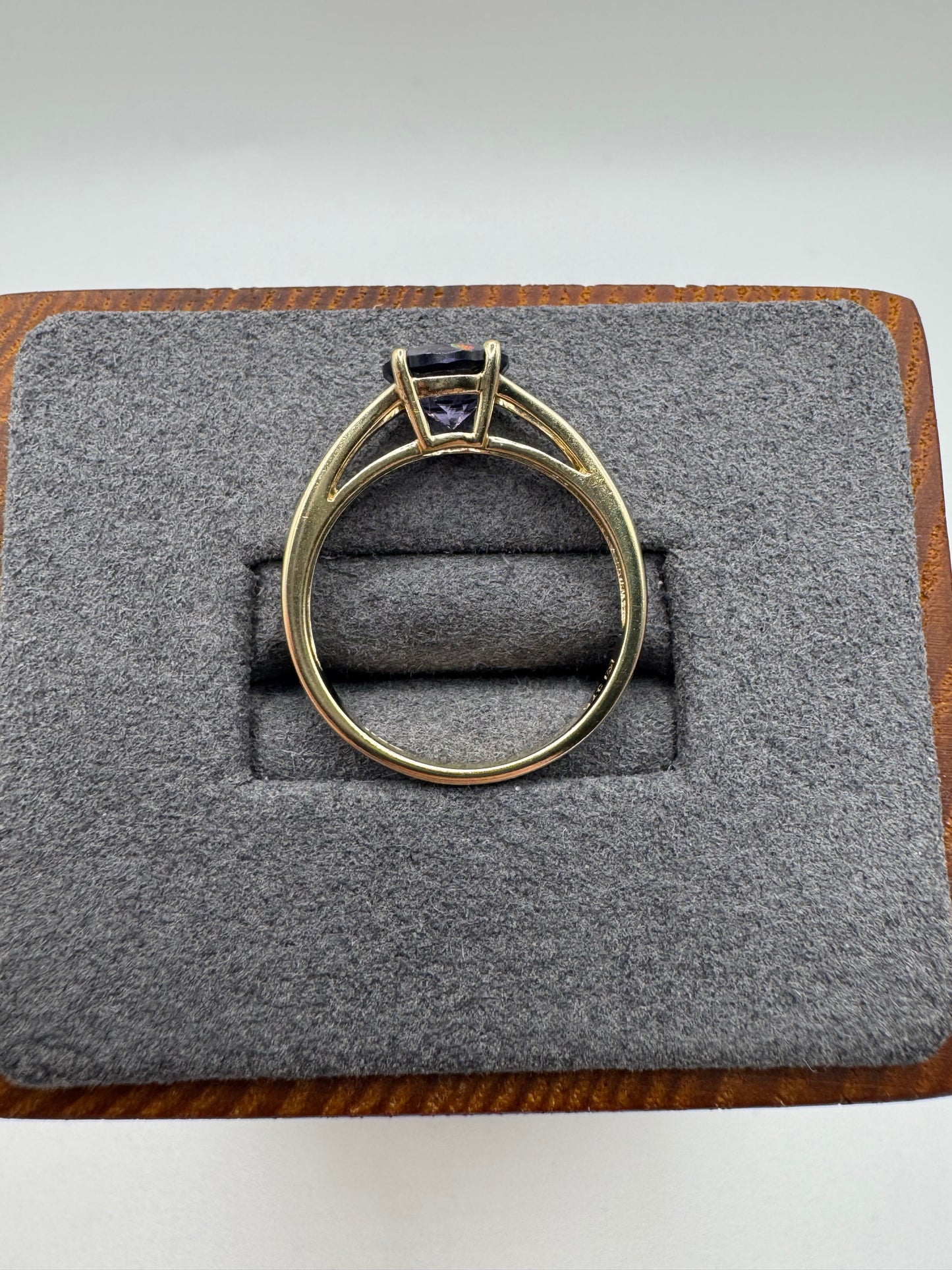 9ct gold tanzanite ring