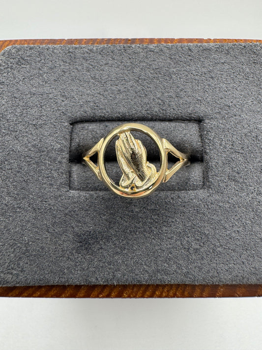 9ct gold praying hands ring