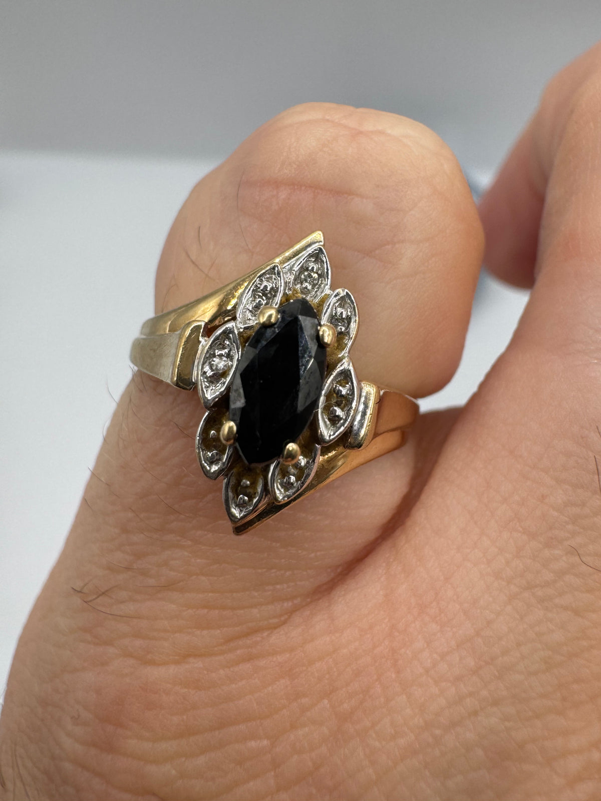 9ct gold sapphire and diamond ring