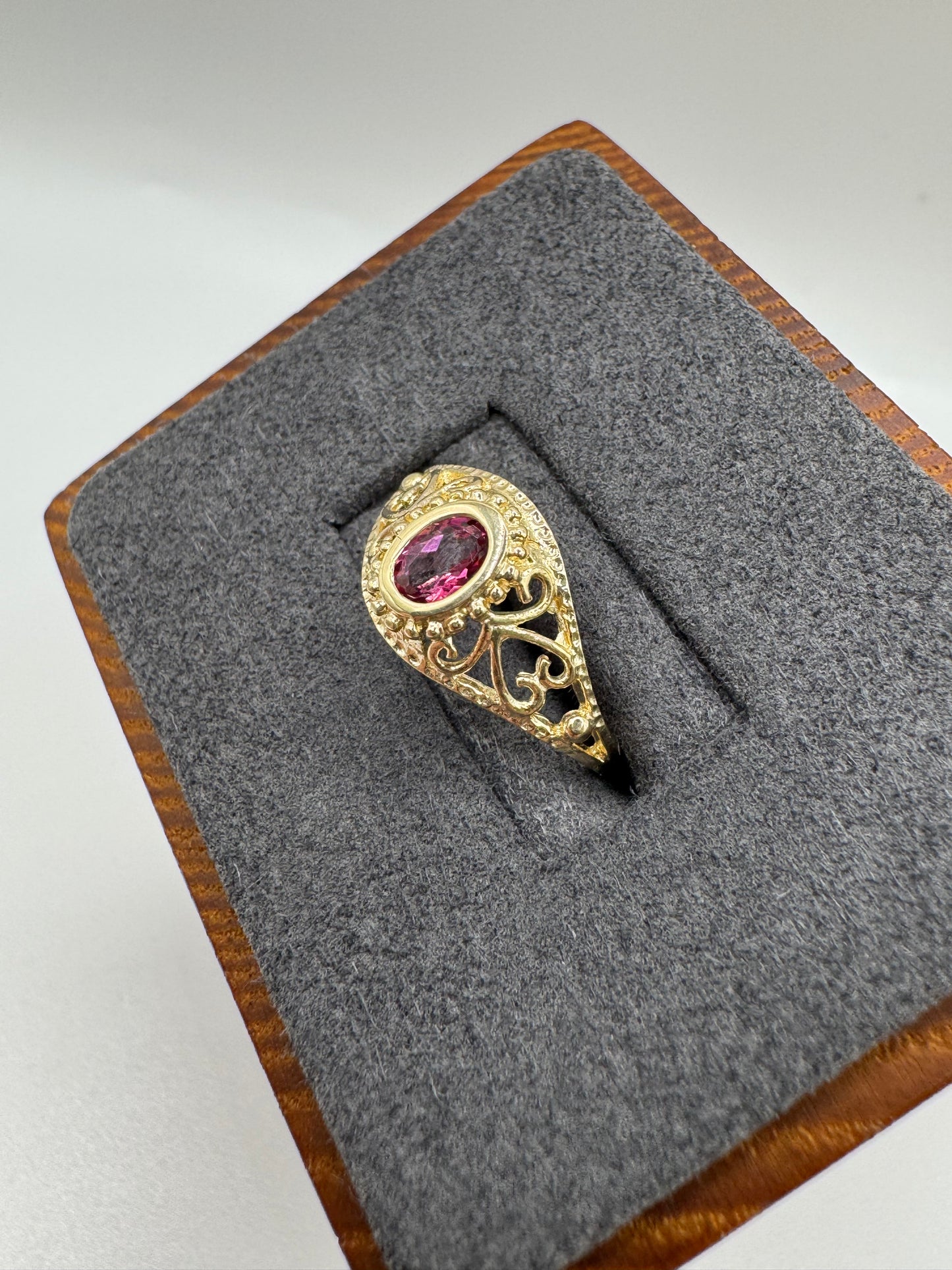 9ct gold pink topaz ring