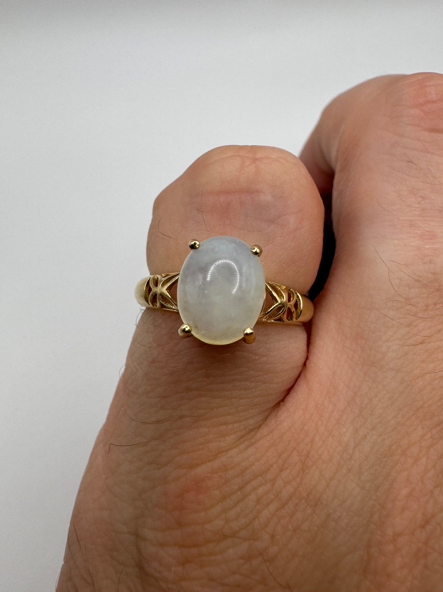 9ct gold chalcedony ring
