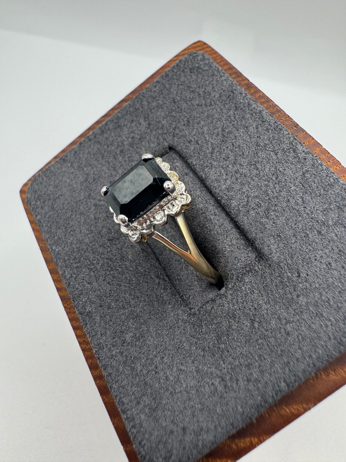 9ct gold sapphire and diamond cluster ring