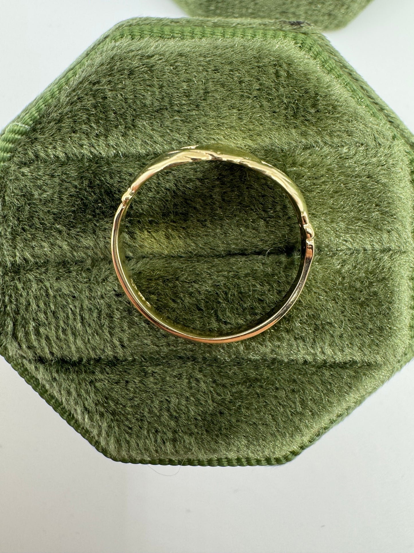 9ct gold claddagh ring