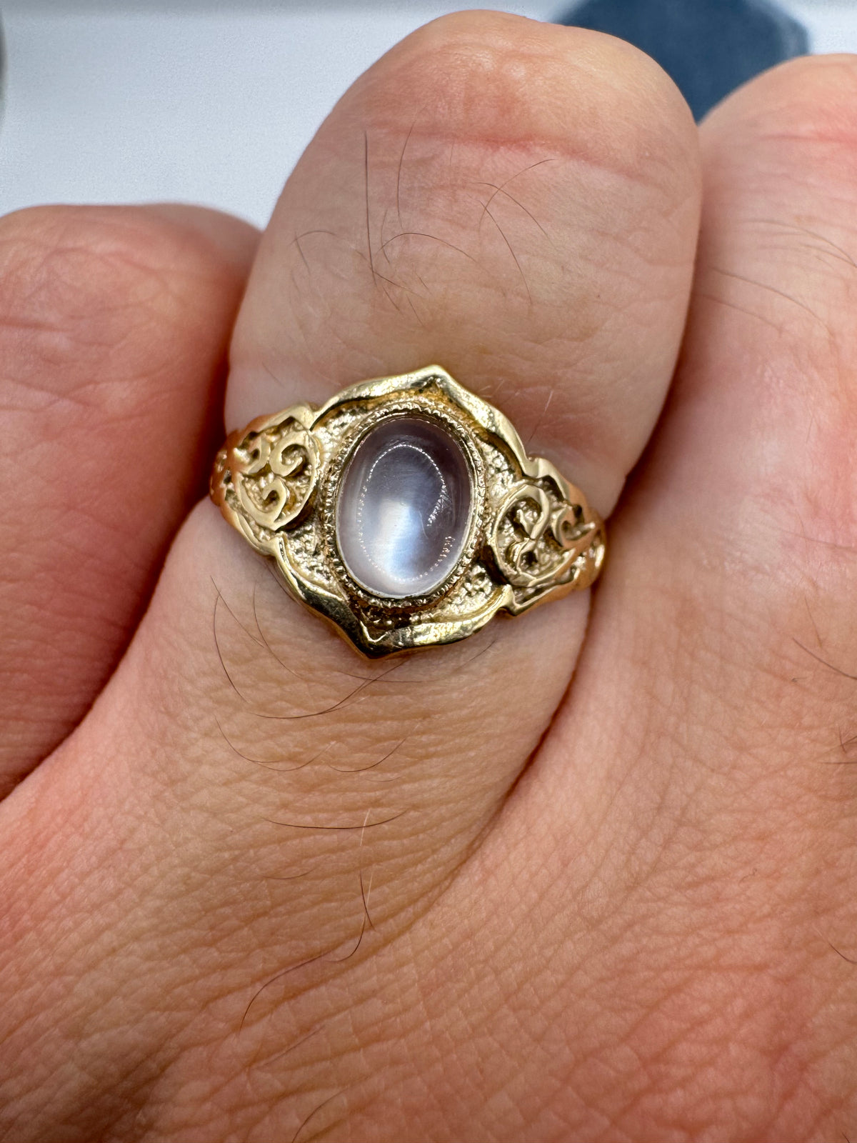 9ct gold engraved moonstone ring