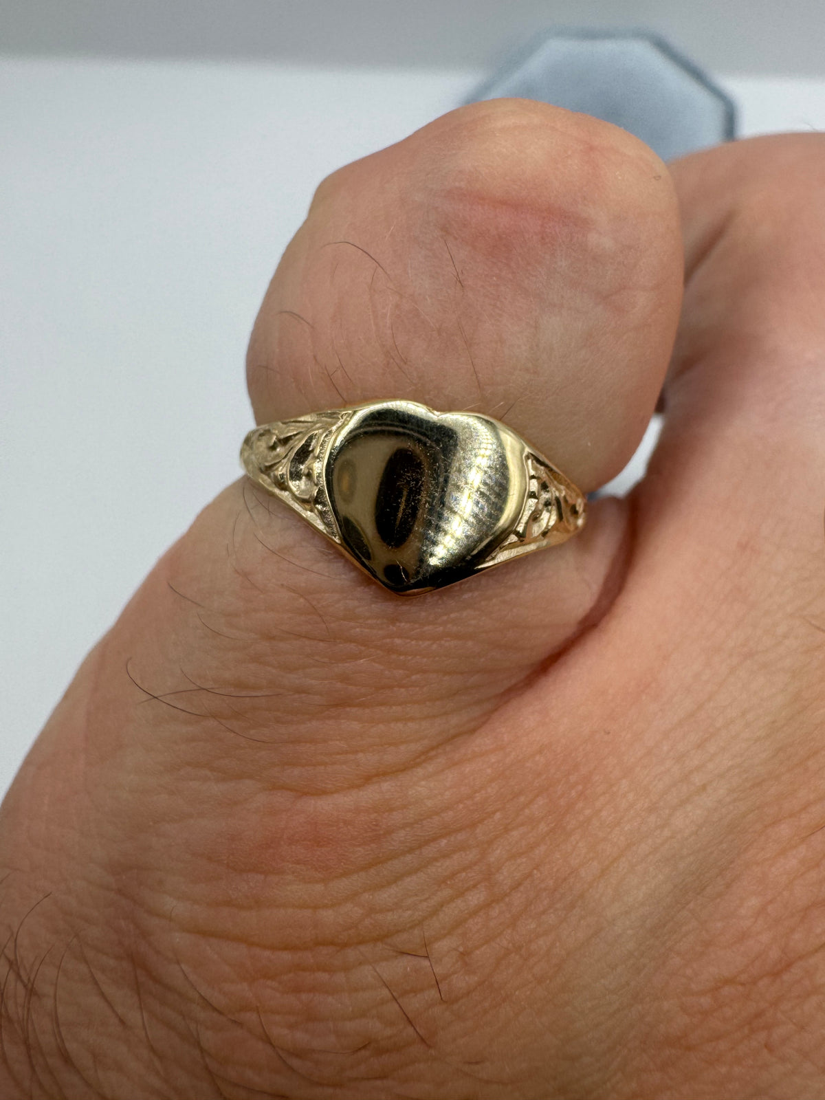 9ct gold heart signet ring