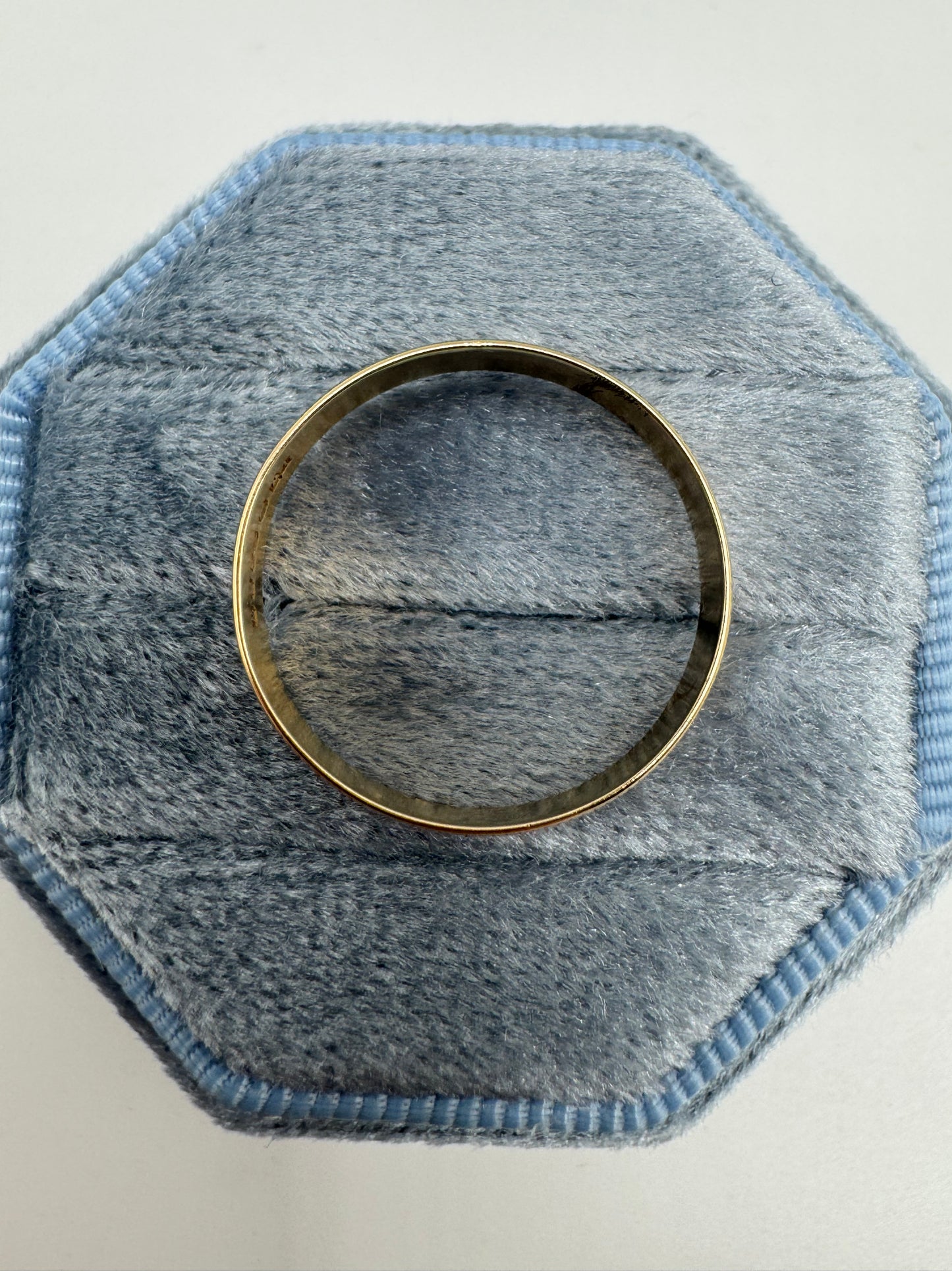 9ct gold patterned band