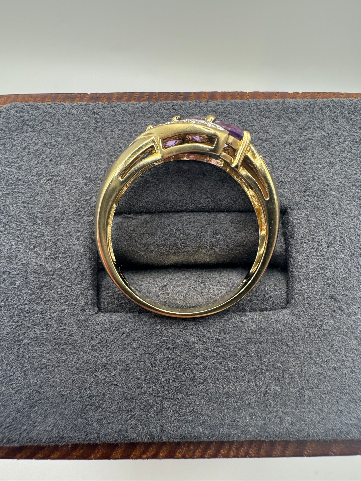 9ct gold amethyst and diamond ring