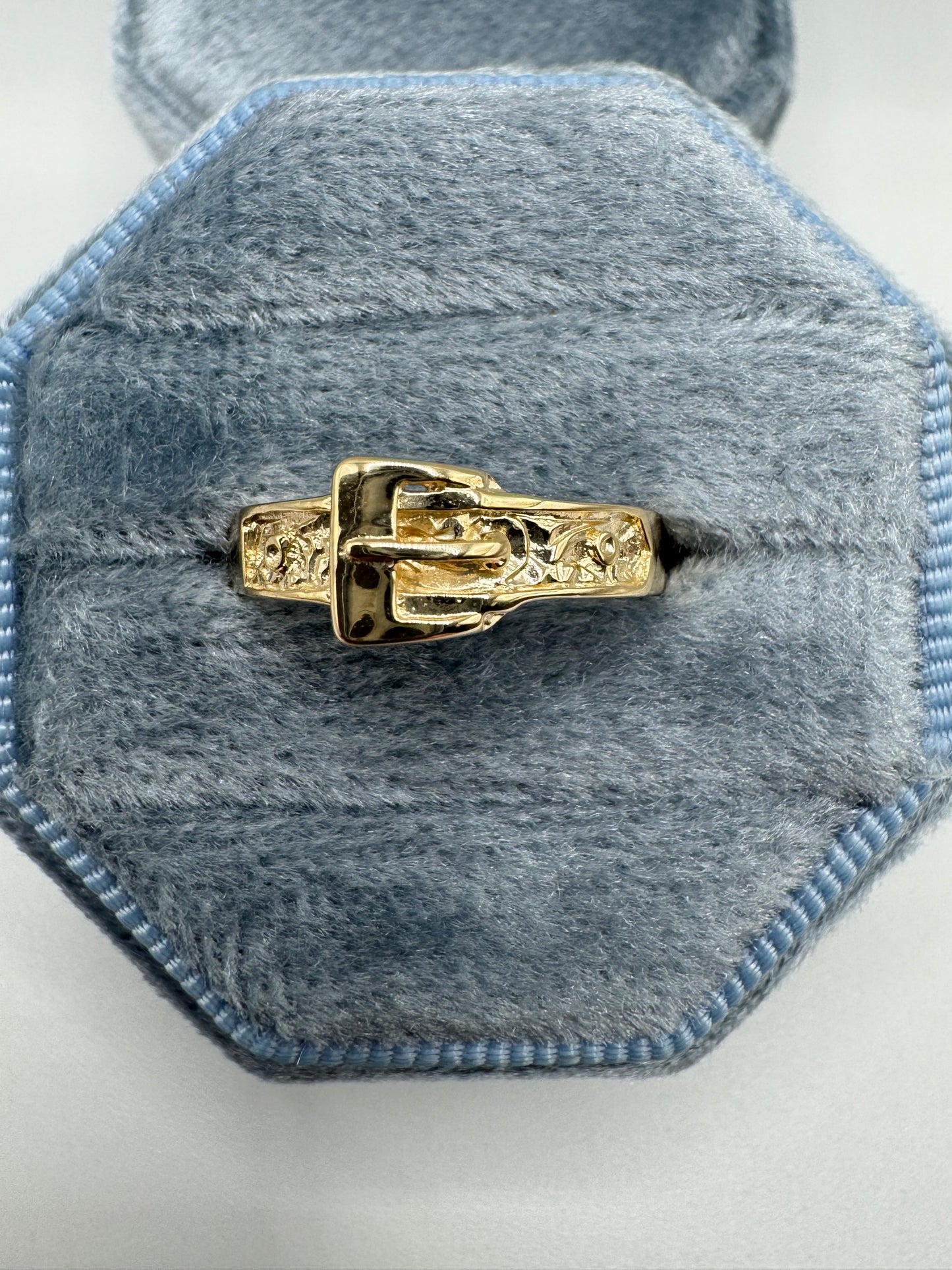 9ct gold engraved buckle ring