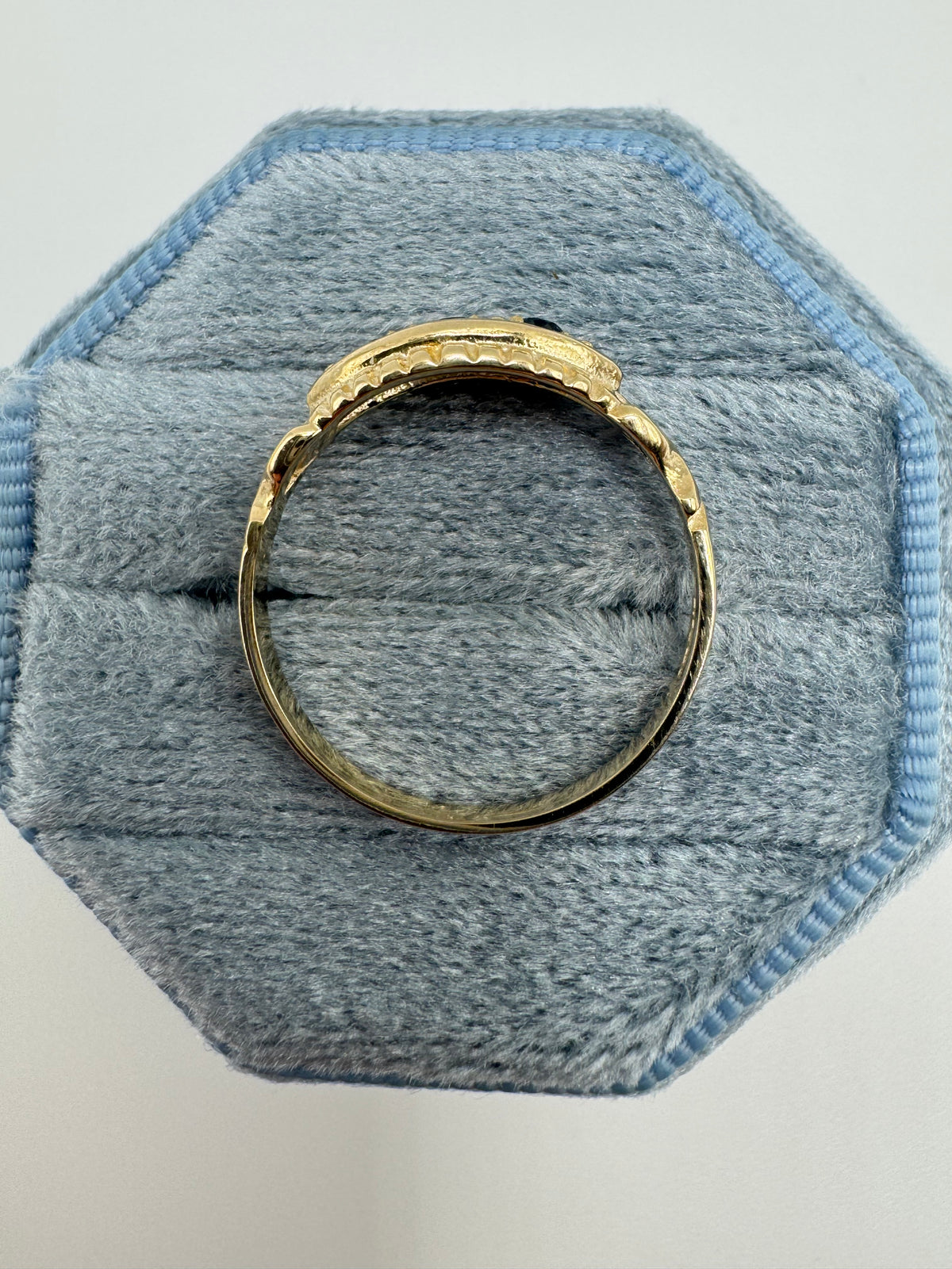9ct gold sapphire gypsy ring