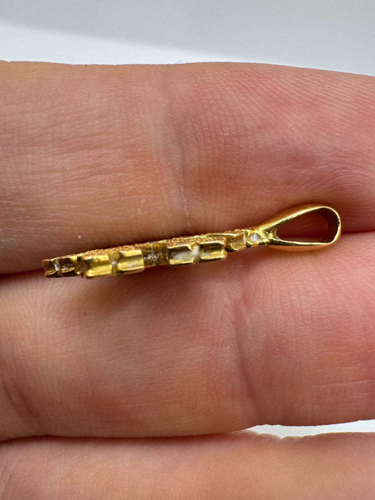 18ct gold diamond snowflake pendant