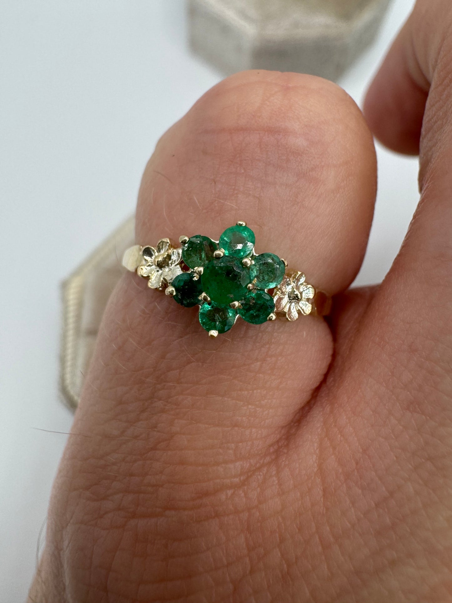 9ct gold emerald cluster ring