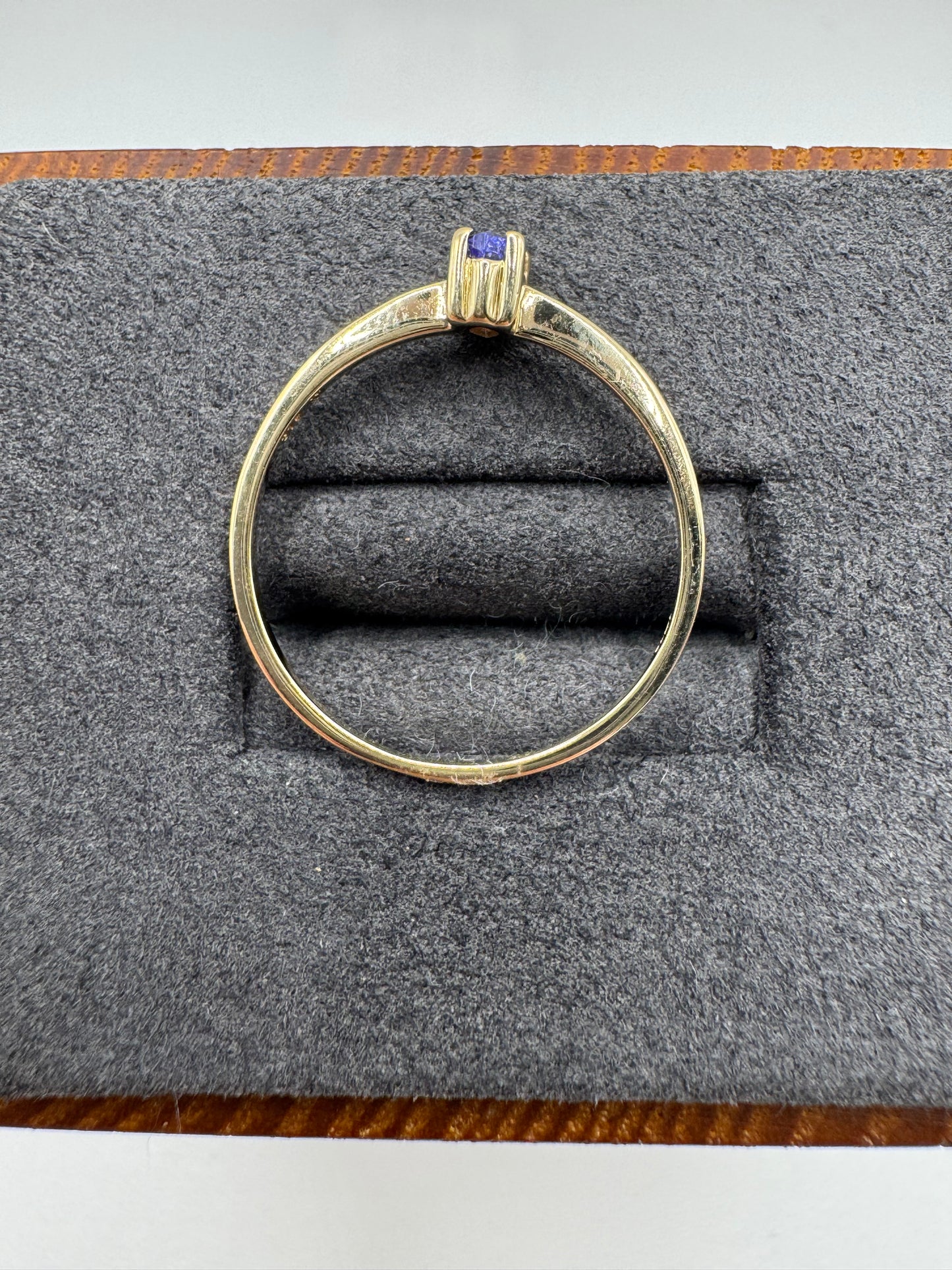 9ct gold tanzanite ring