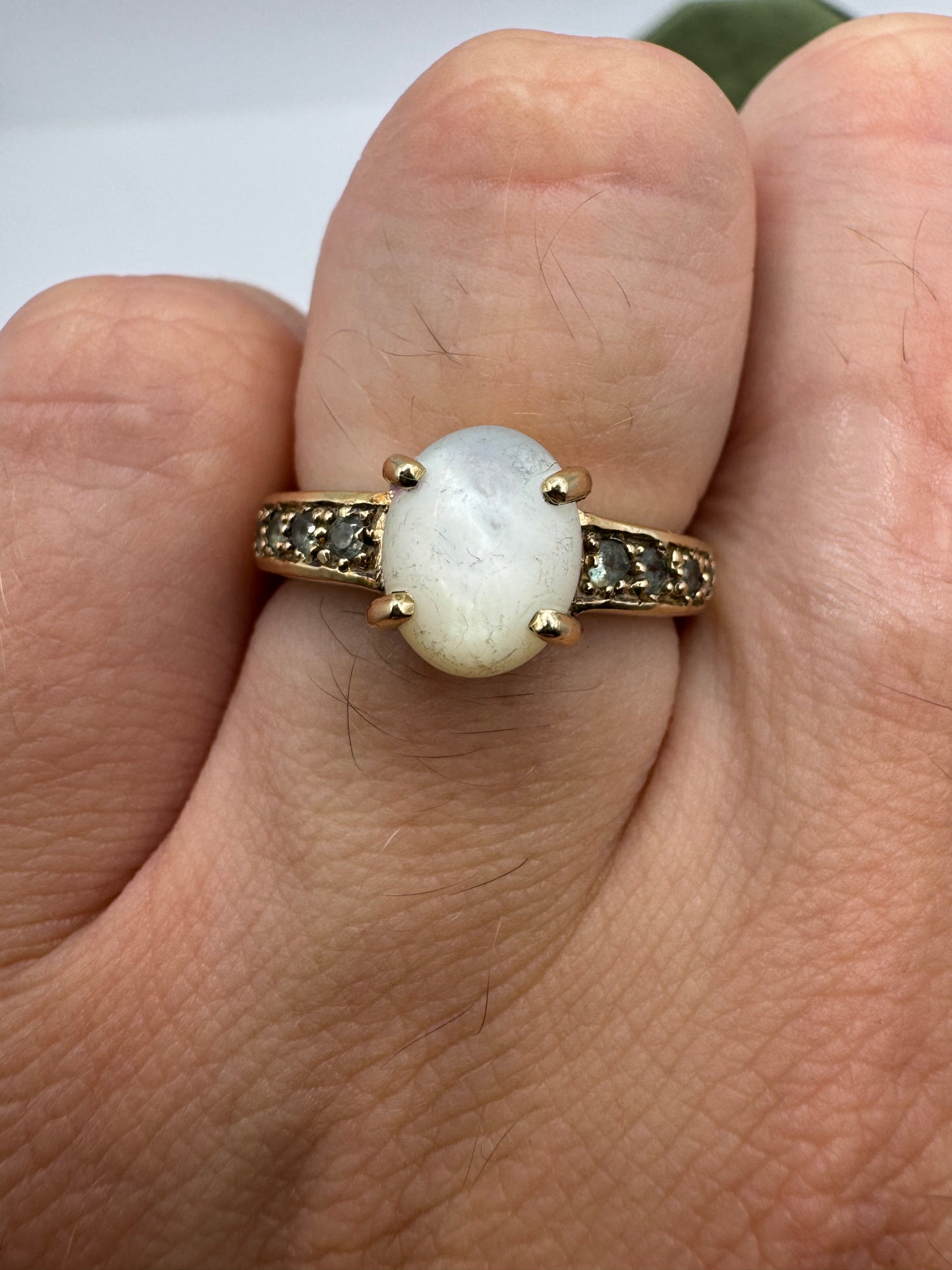 9ct gold mother of pearl and topaz ring