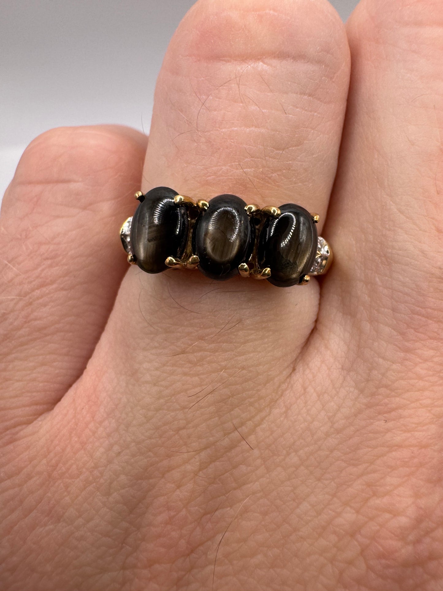 9ct gold star sapphire and diamond ring