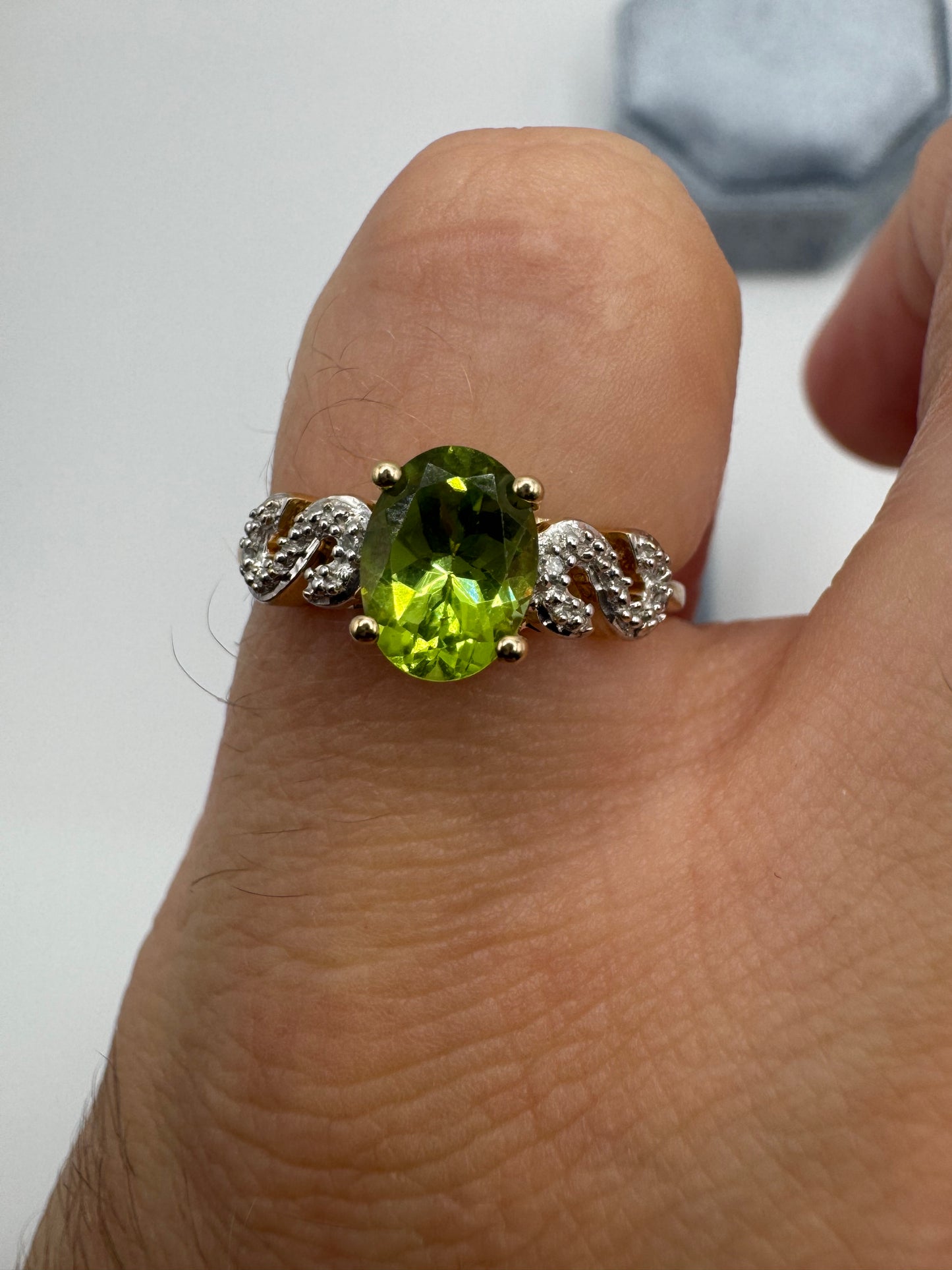 9ct gold peridot and diamond ring