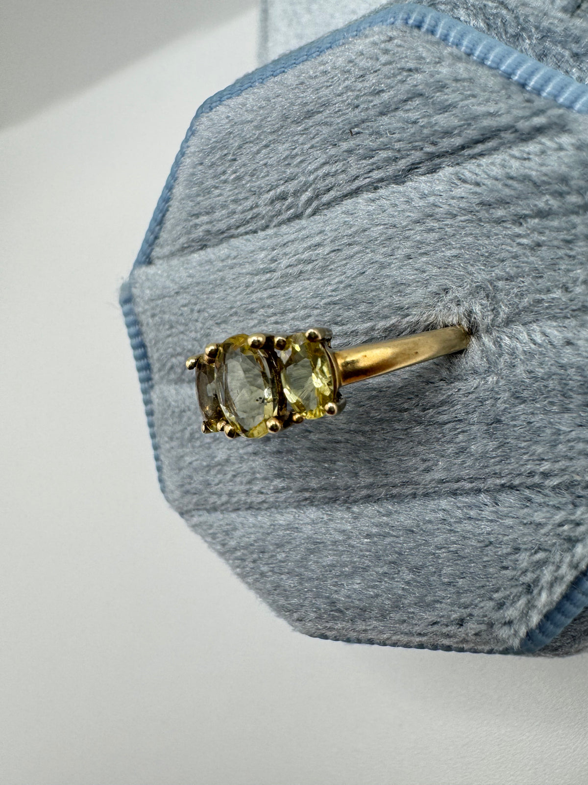 9ct gold quartz ring