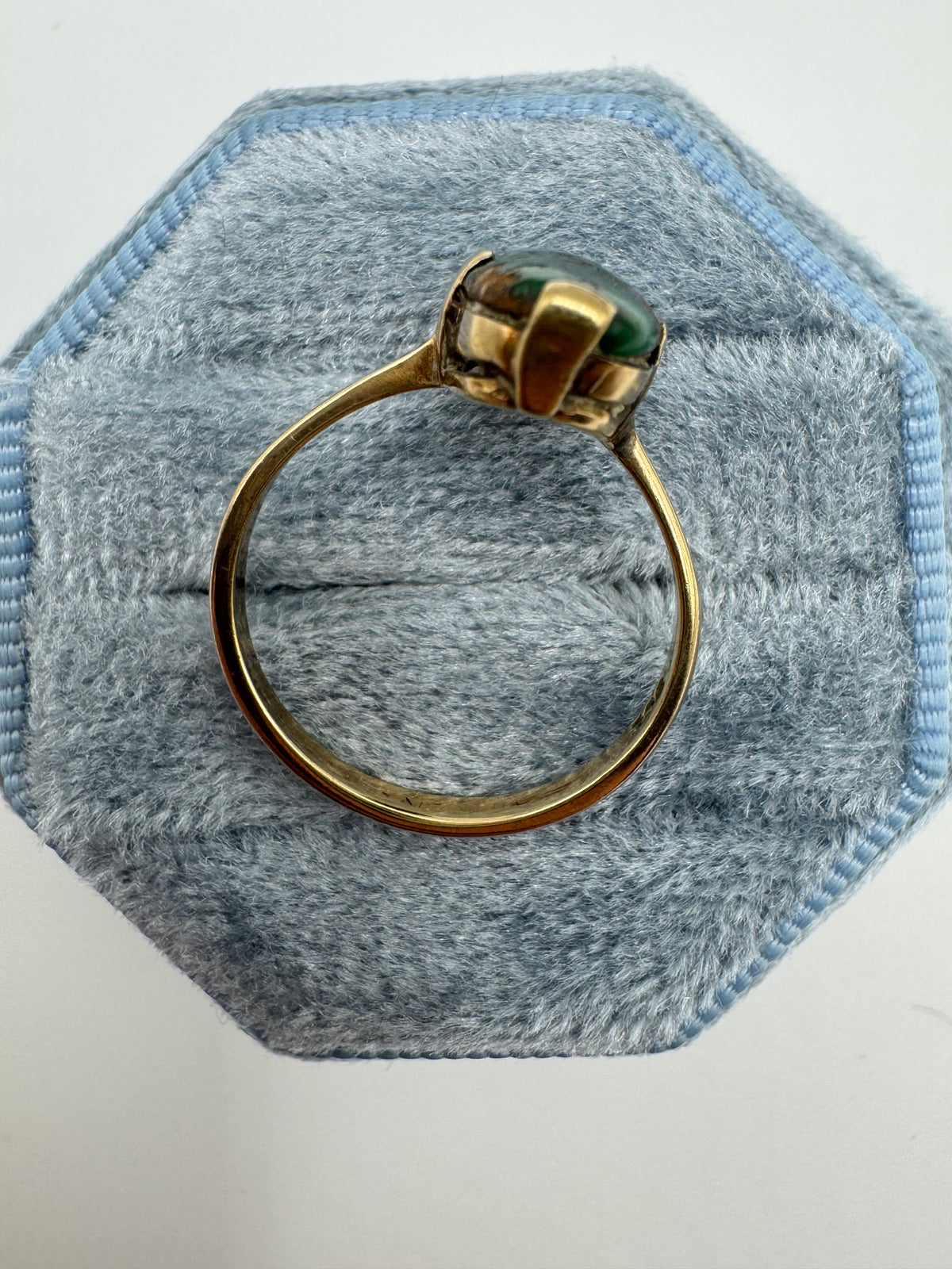 Antique 9ct gold agate ring