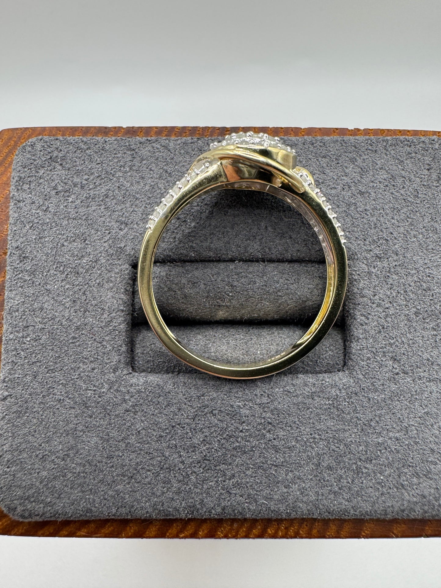 9ct gold 0.5ct diamond cluster ring