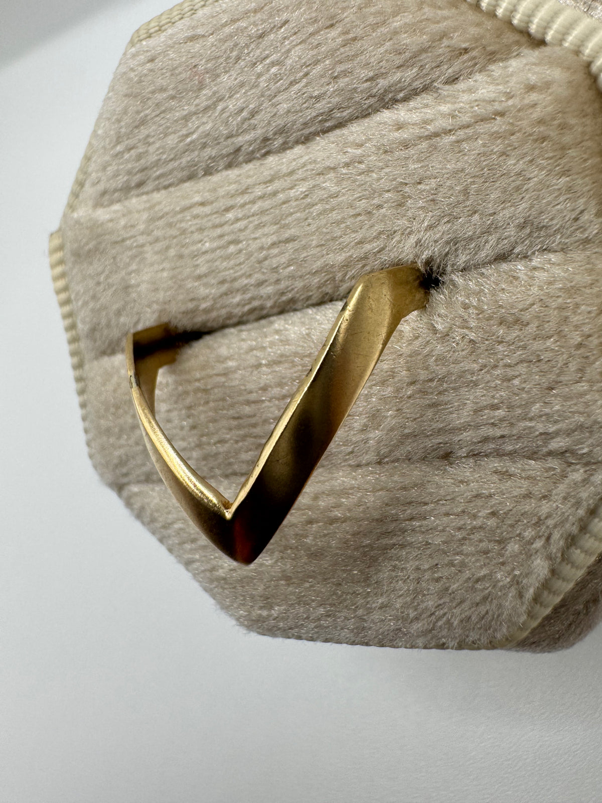 9ct gold wishbone ring