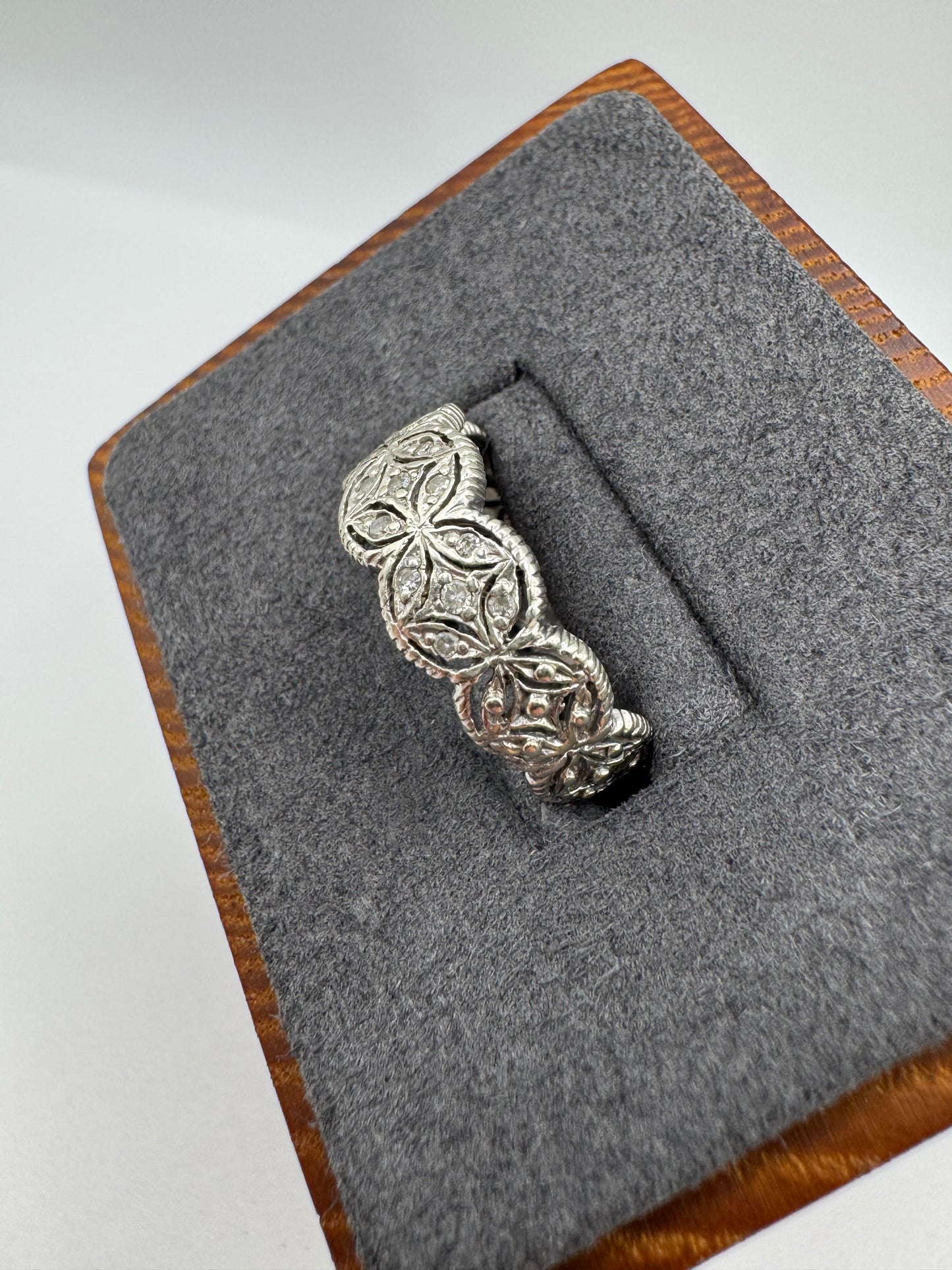 Heavy 9ct white gold 3/4 eternity diamond cluster ring