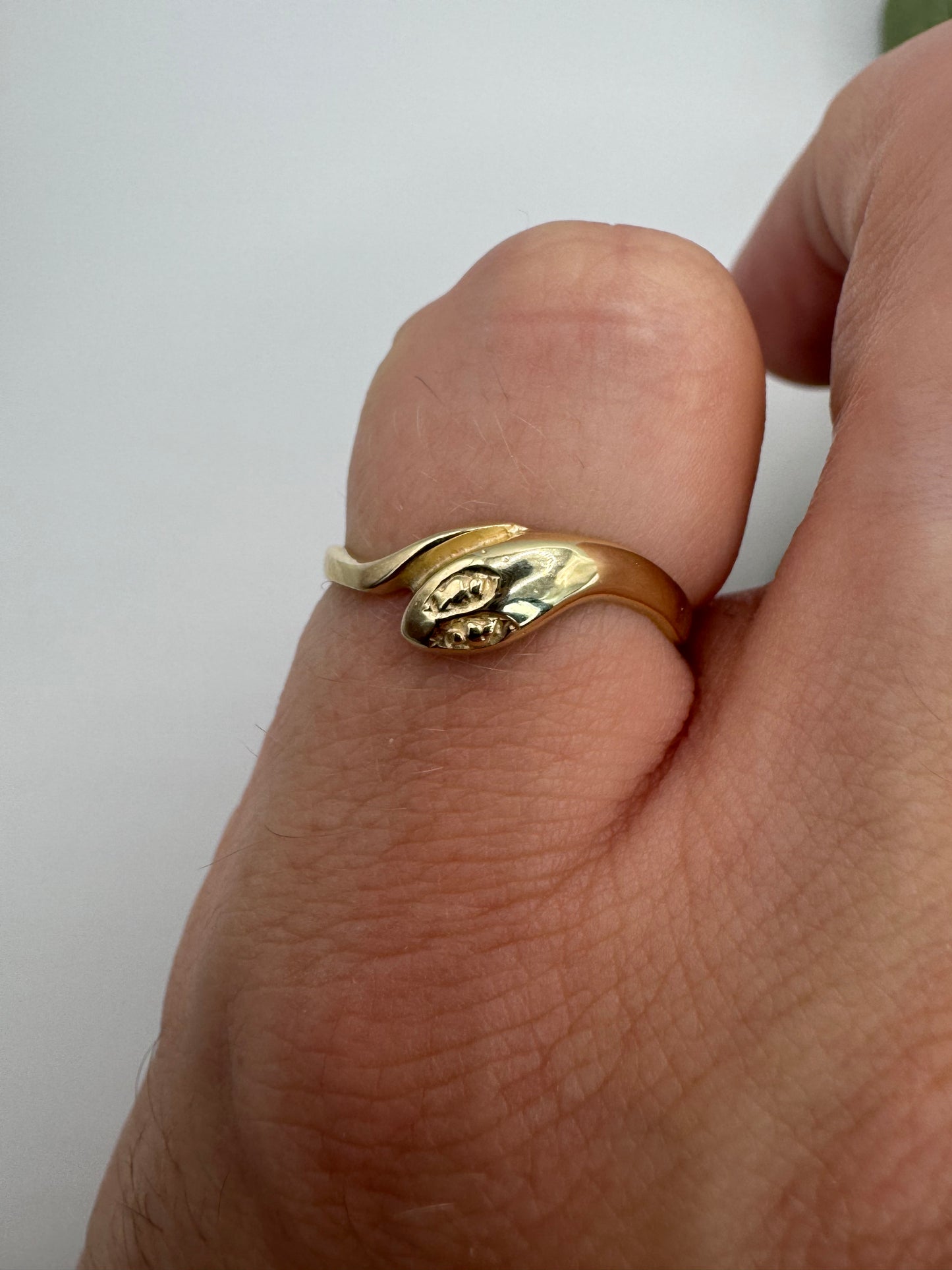 9ct gold snake ring