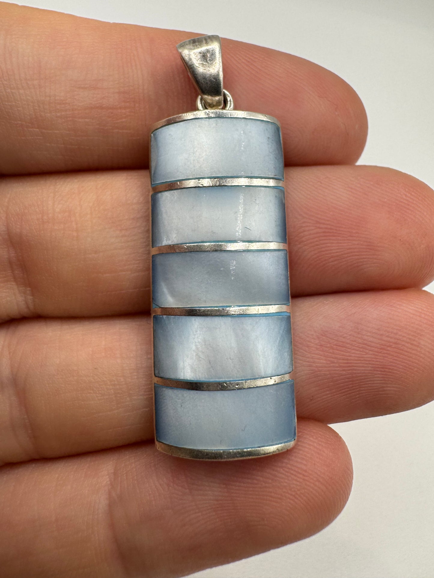 Silver quartz pendant
