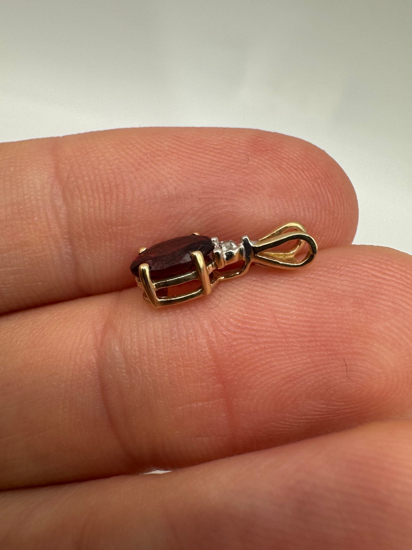9ct gold garnet and diamond pendant