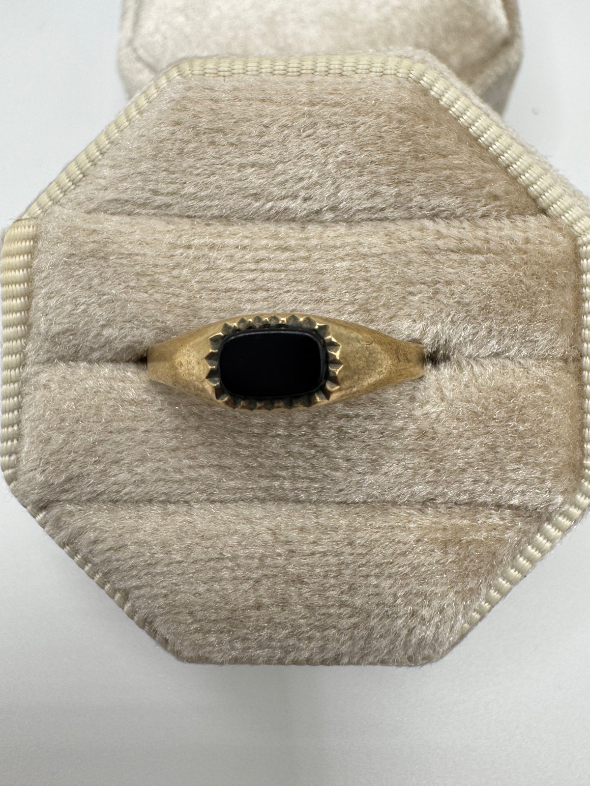 9ct gold onyx ring
