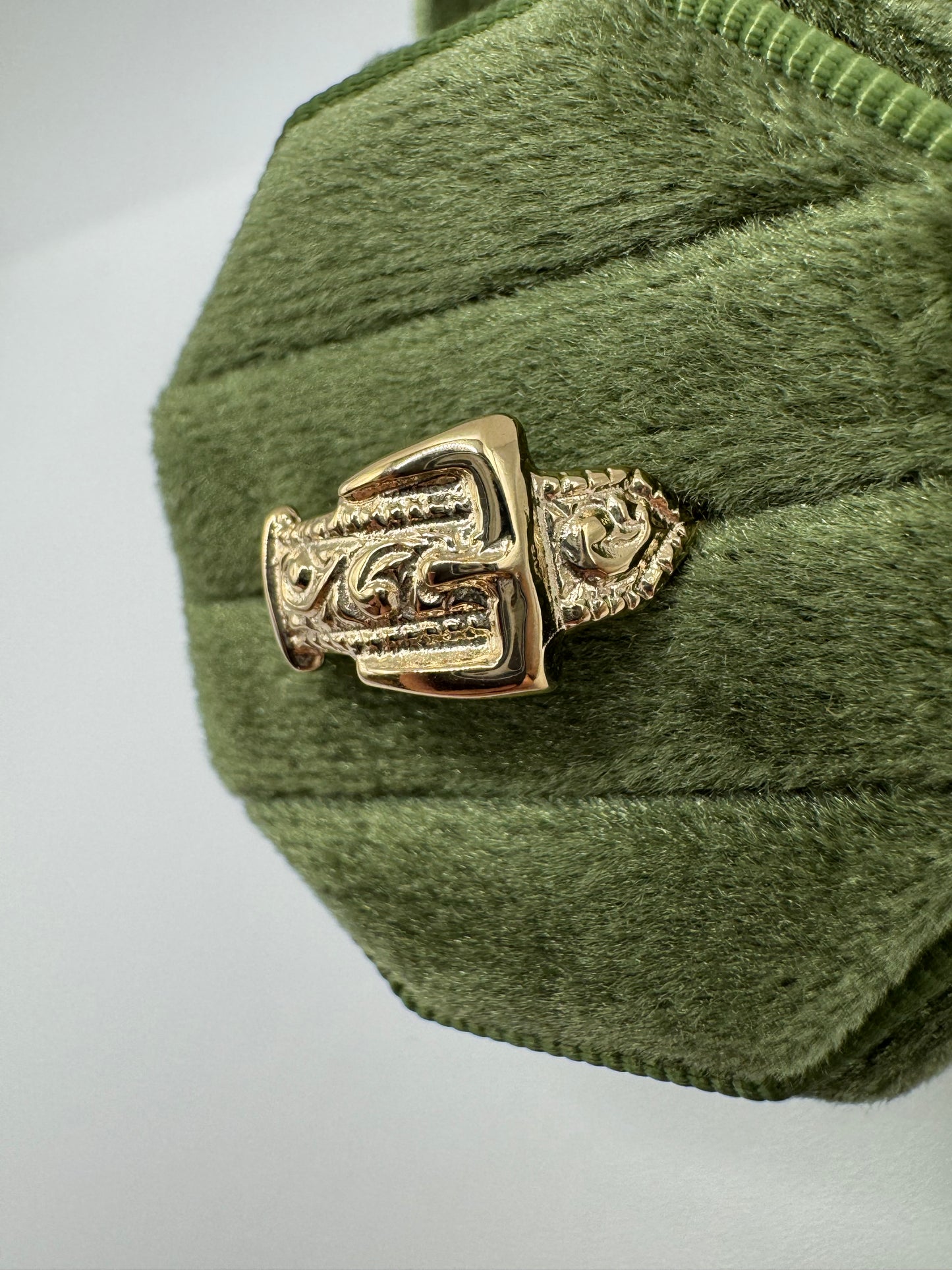 9ct gold engraved buckle ring