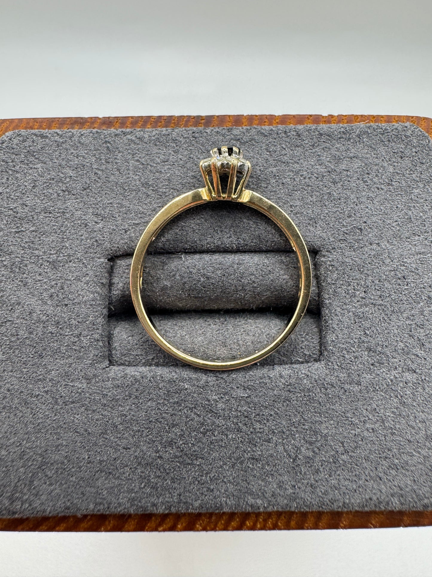 9ct gold sapphire and diamond ring