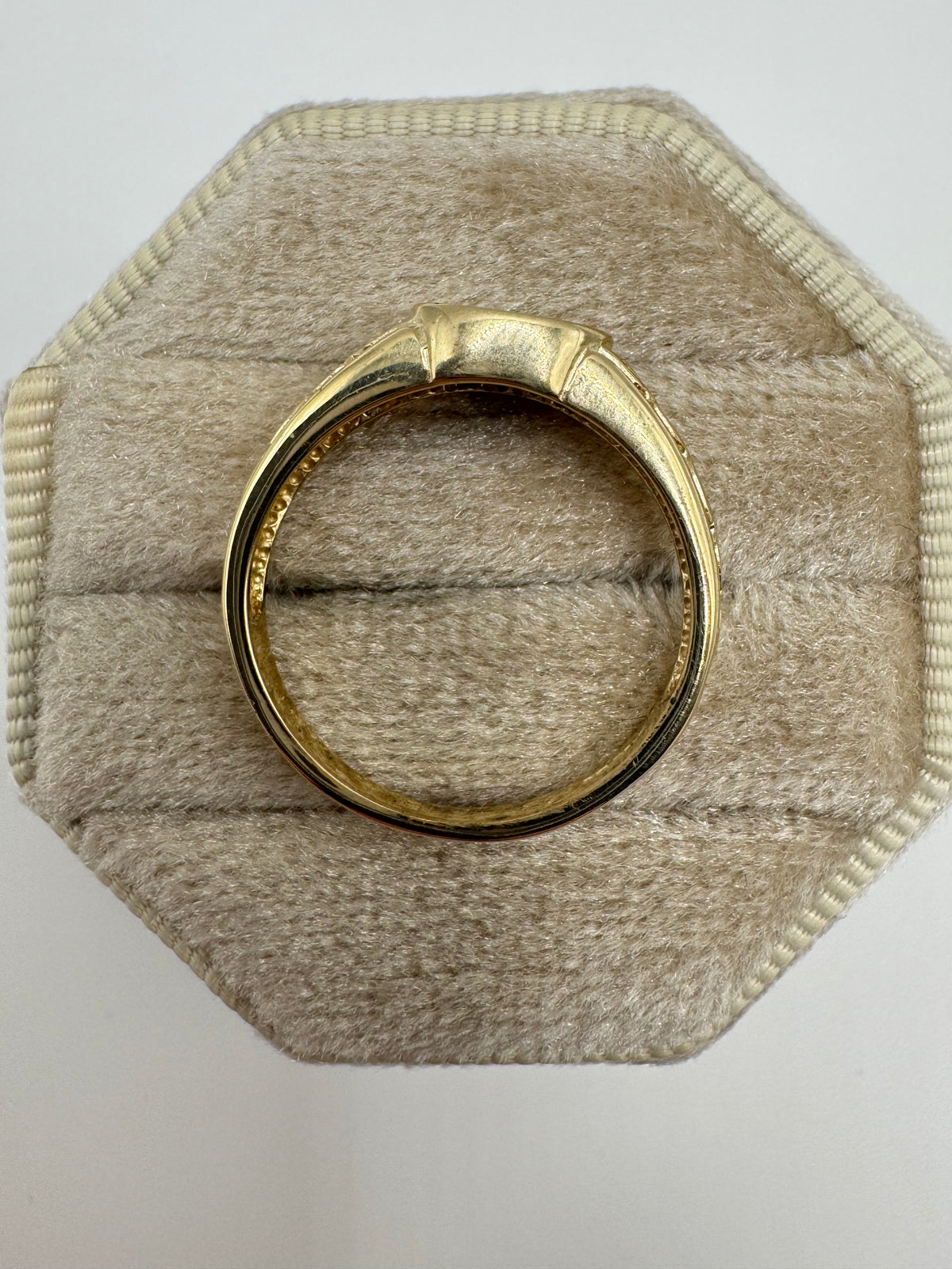 9ct gold onyx ring
