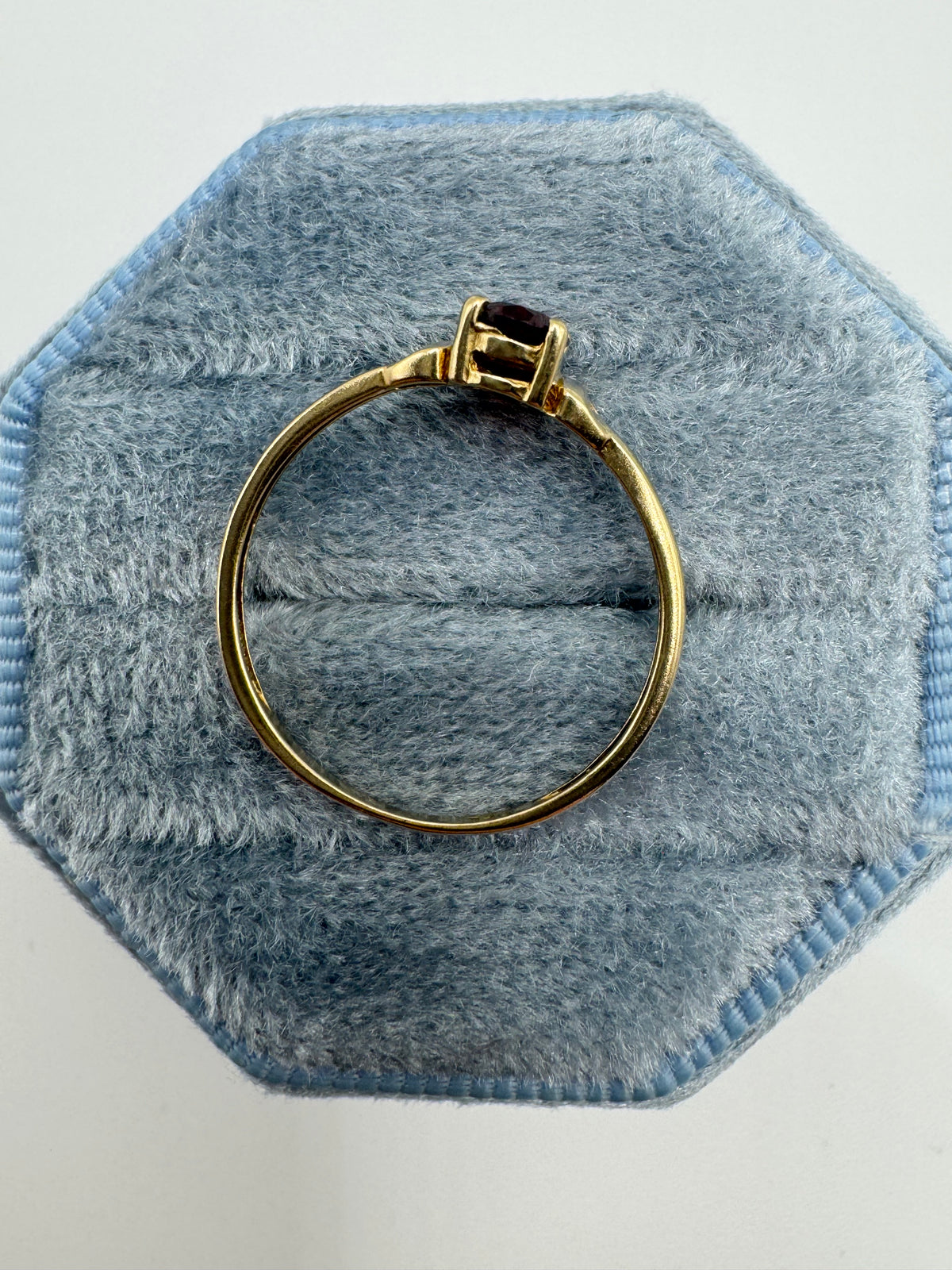 9ct gold garnet ring