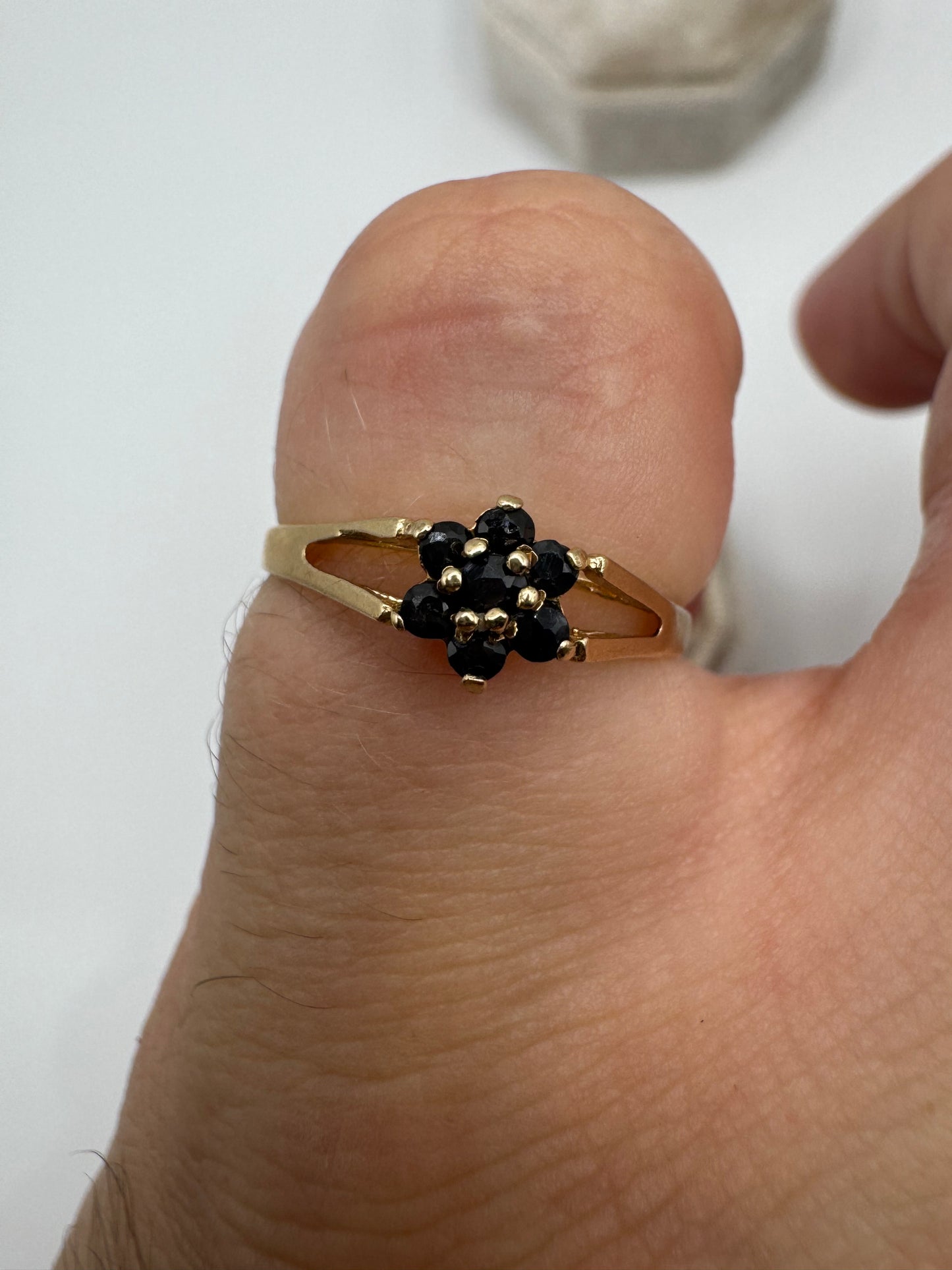9ct gold sapphire ring