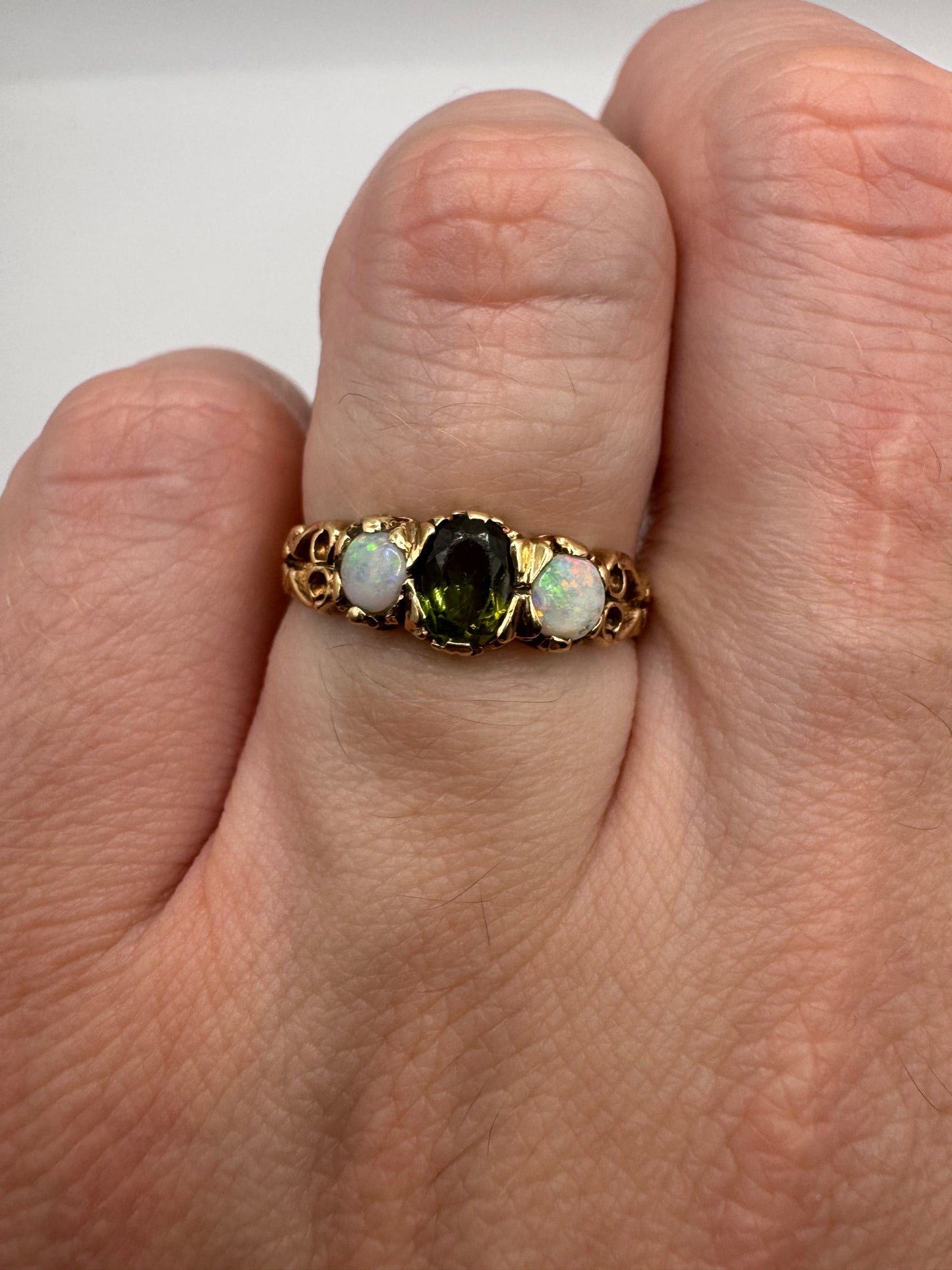 9ct gold tourmaline and opal ring