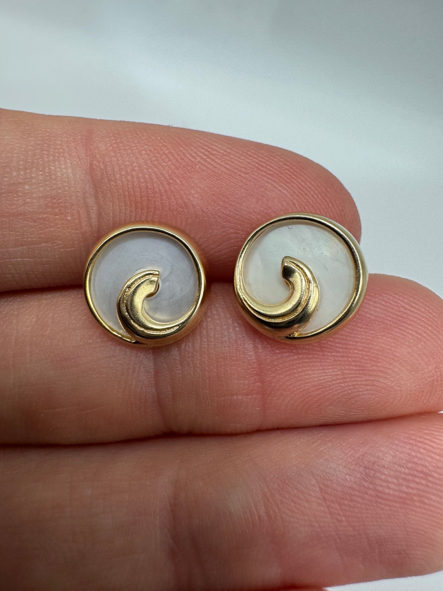 9ct gold mother of pearl swirl earrings