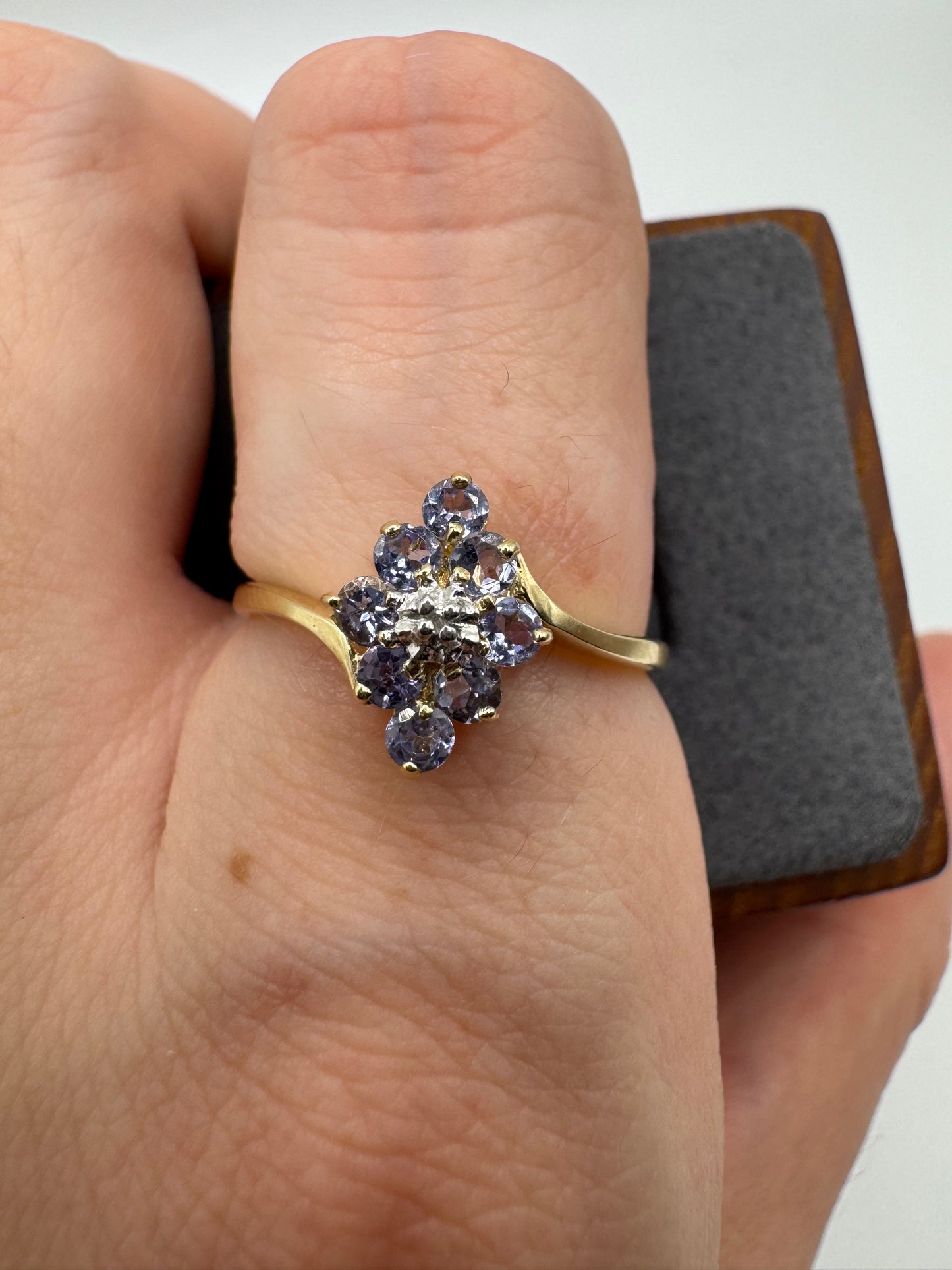 9ct gold tanzanite and diamond ring