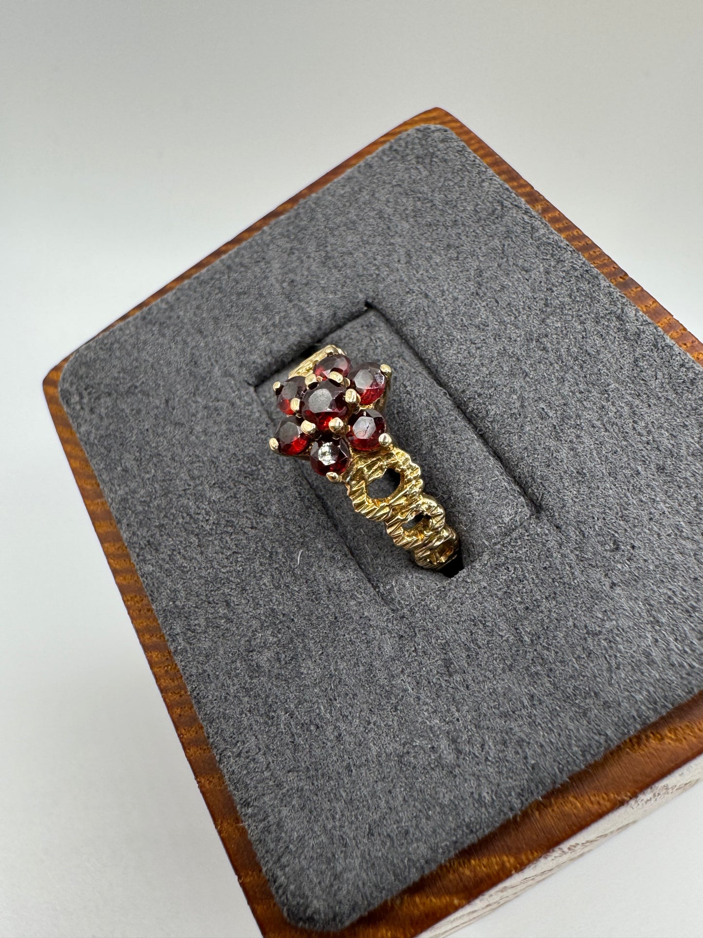 9ct gold garnet cluster ring