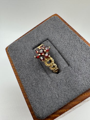 9ct gold garnet cluster ring