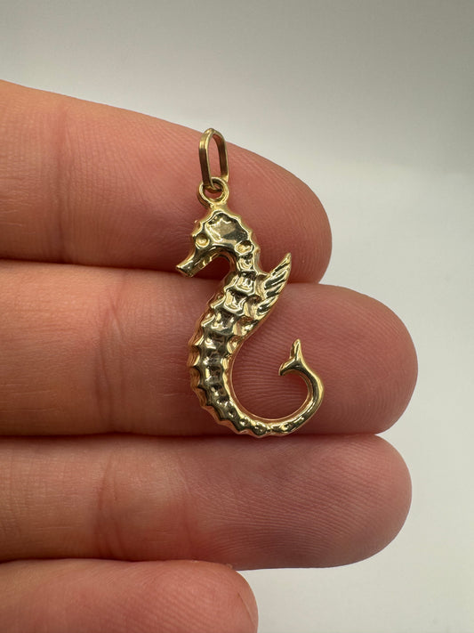 9ct gold seahorse charm
