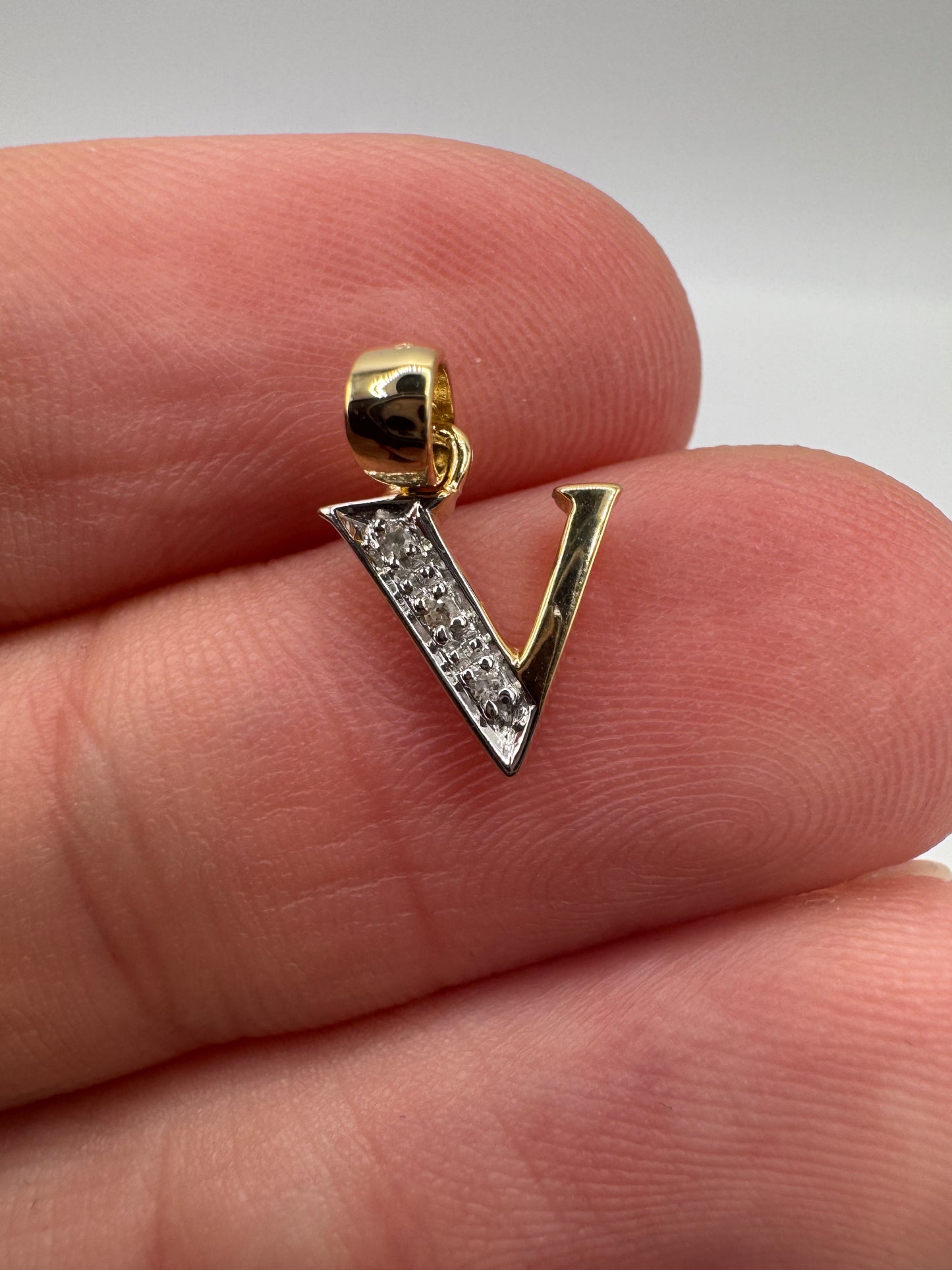 9ct gold diamond initial V pendant