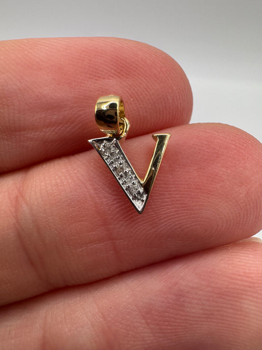 9ct gold diamond initial V pendant