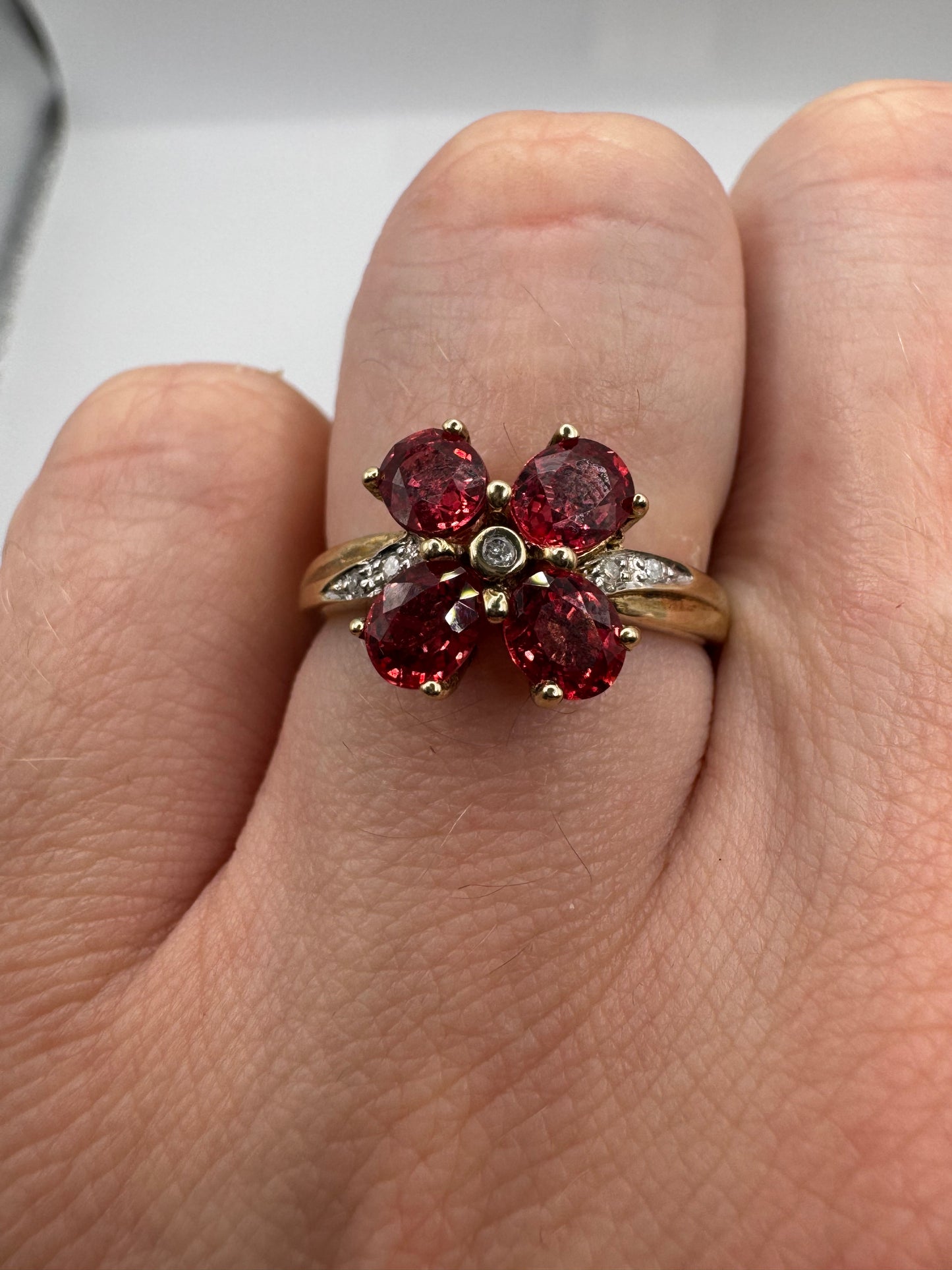 9ct gold spinel and diamond ring