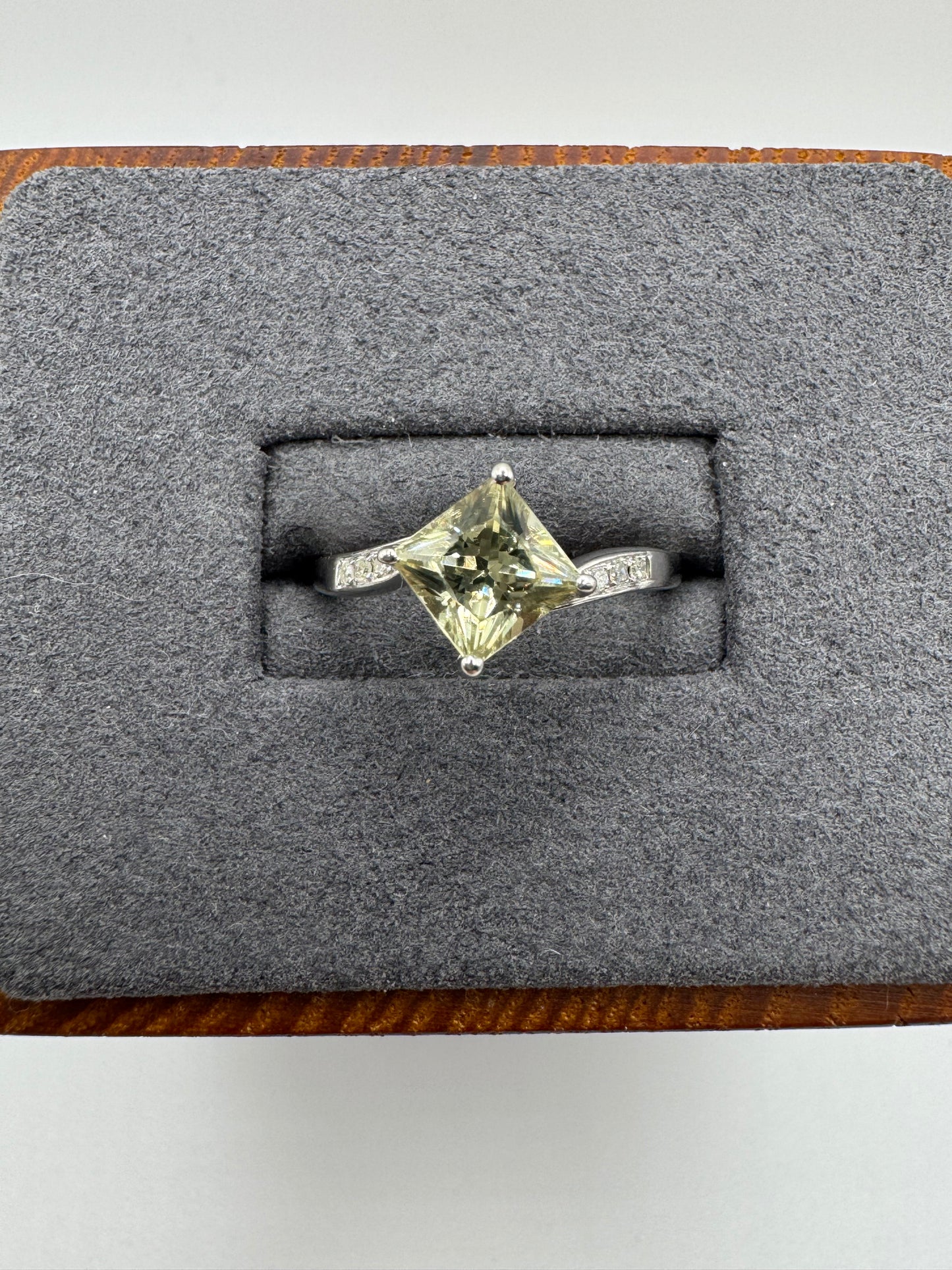 9ct white gold quartz and diamond ring