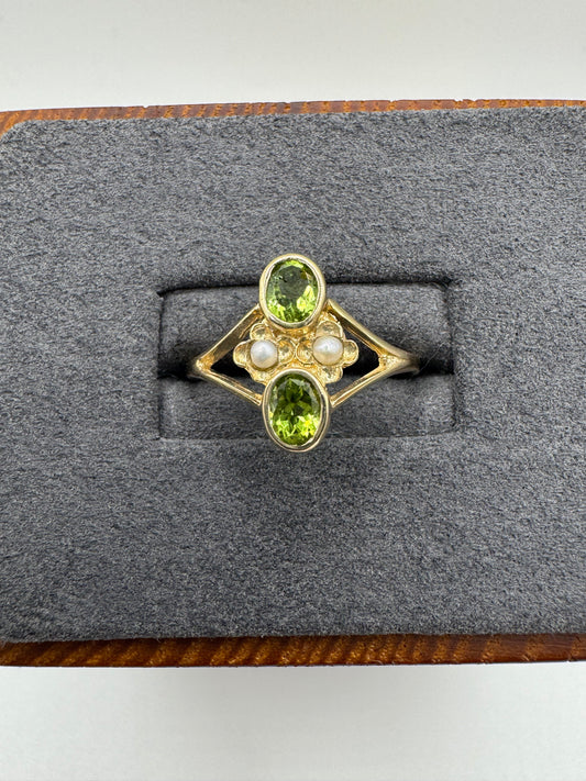 9ct gold peridot and pearl cluster ring